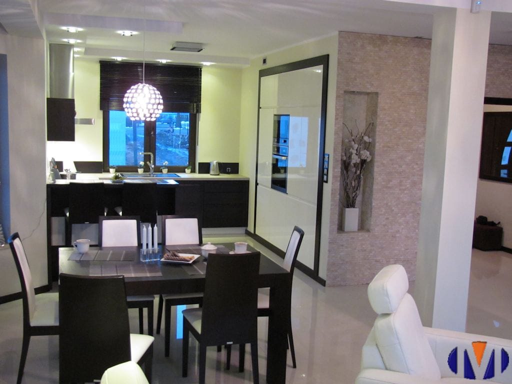 Kuchnia biało-czarna z jadalnią – KN-M