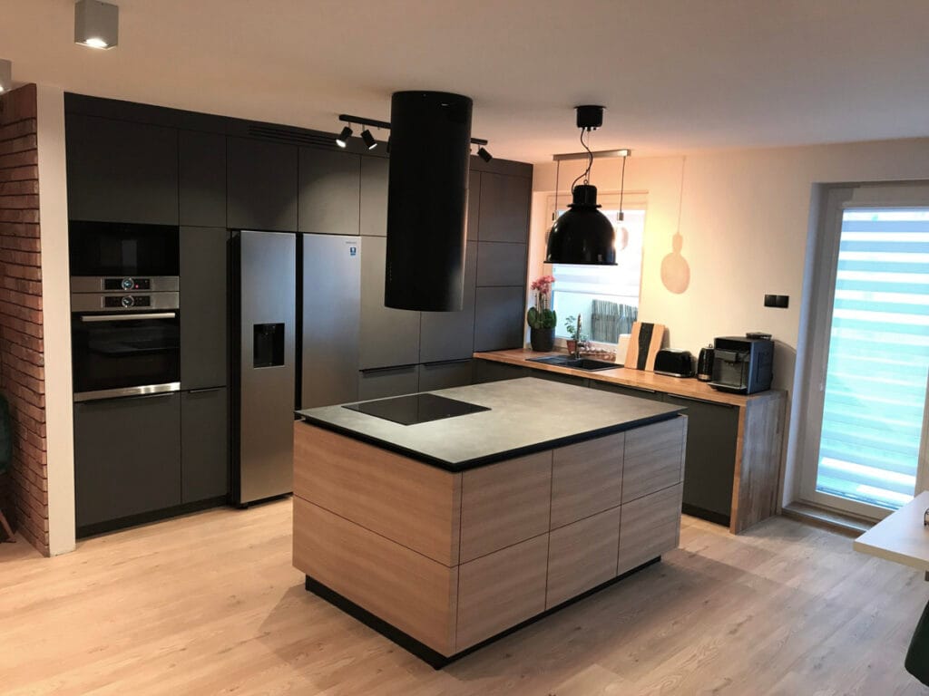 Realizacje 2 Nowoczesna kuchnia z wyspą i sprzętem